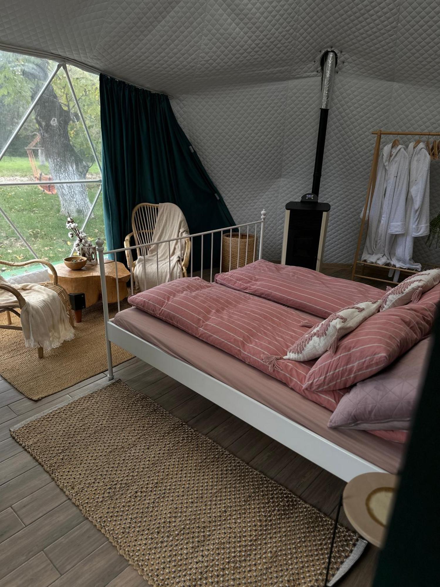 Hotel The Frog Glamping Horezu Zewnętrze zdjęcie
